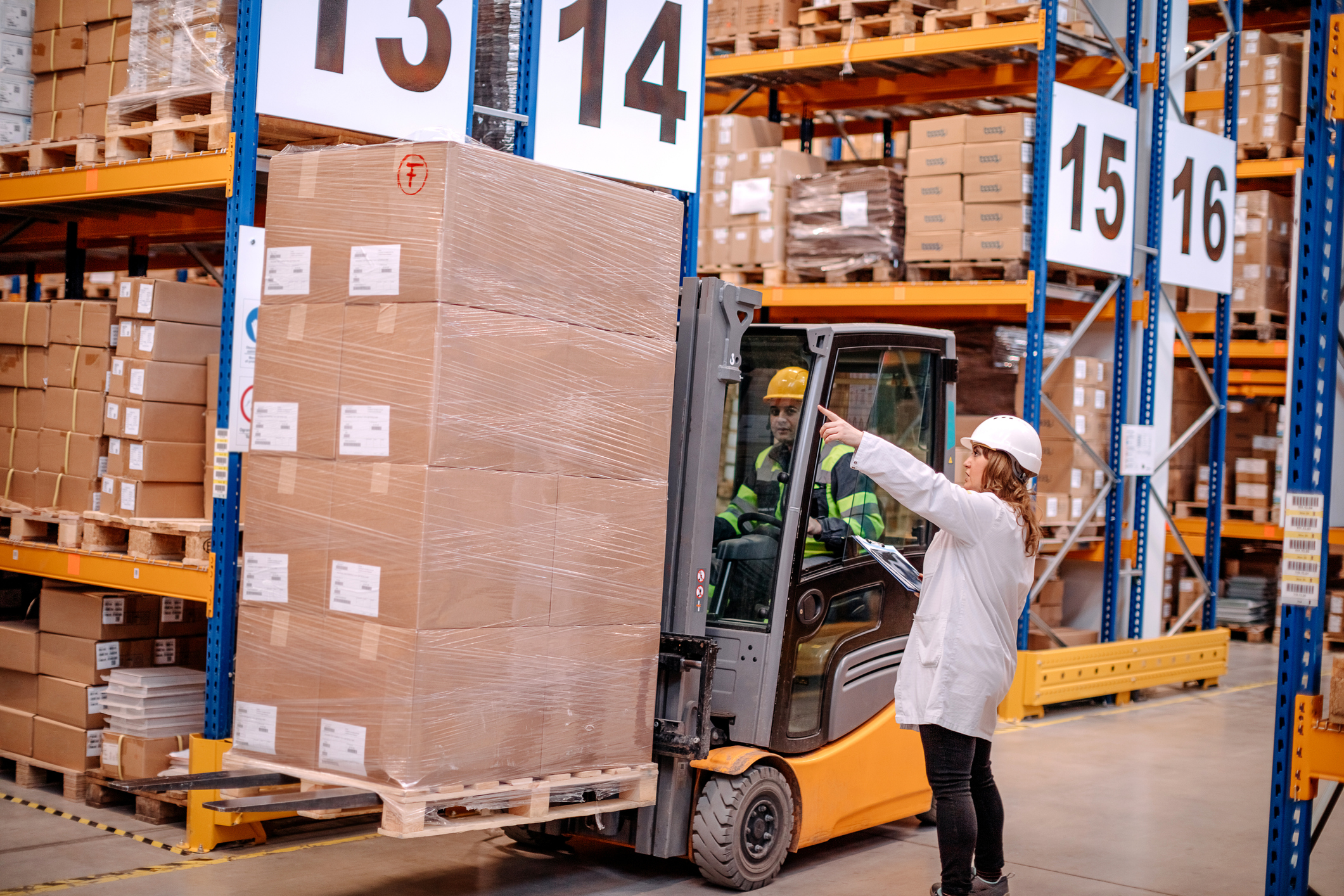 Enhancing Operational Efficiencies with Leased Forklifts